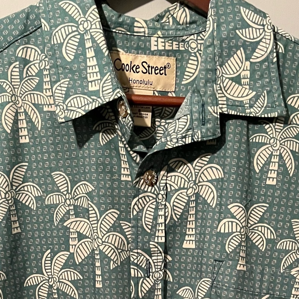 Cooke St Honolulu 100% cotton shirts. Med & Lg. Short sleeve. Like-new condition - Picture 5 of 6